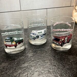 HESS Collectable Firetruck & Trailer glasses. This comes/original paperw…
